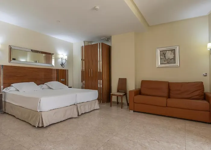 Готель Gran Sol 4*